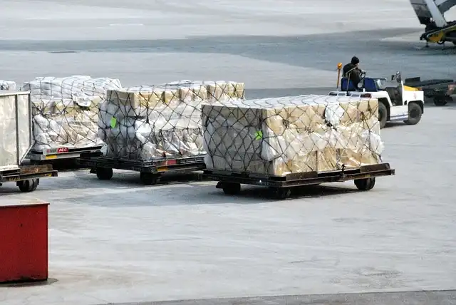 Air freight dubai cargo services with shipment being loaded on an airplame